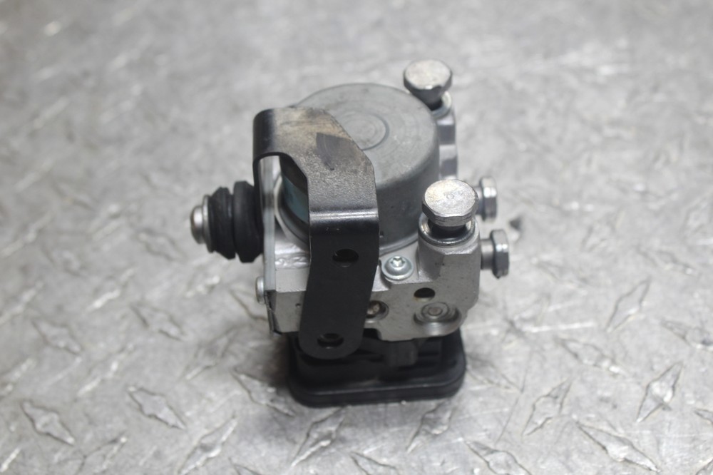 2016 TRIUMPH SPEED TRIPLE S ABS PUMP UNIT MODULE COMPUTER T2027109