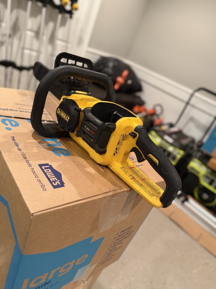 DeWALT FLEXVOLT DCCS670B 60V MAX Cordless Chainsaw (Tool Only)