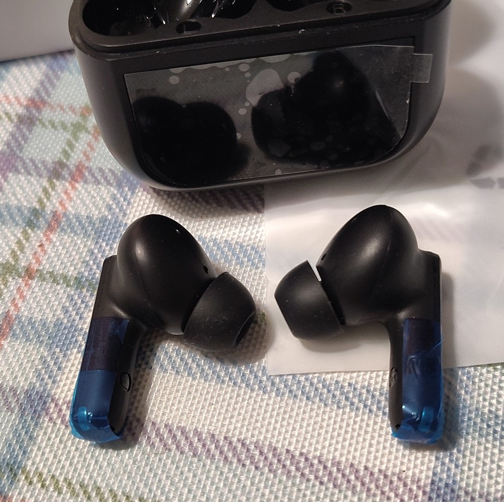 NIB T21 Bluetooth In-Ear Earbuds, LCD Touch Screen, ANC, Equalizer, Black