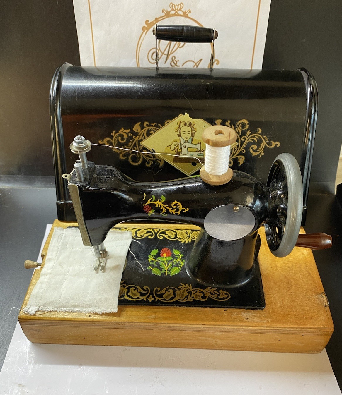 VINTAGE Original Children Toy Mini Sewing Machine In The Bakelite Case Working