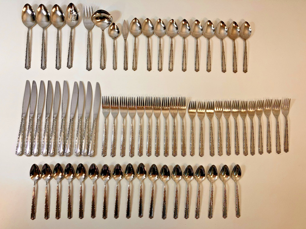 Lot Oneida Cherie Stainless Flatware