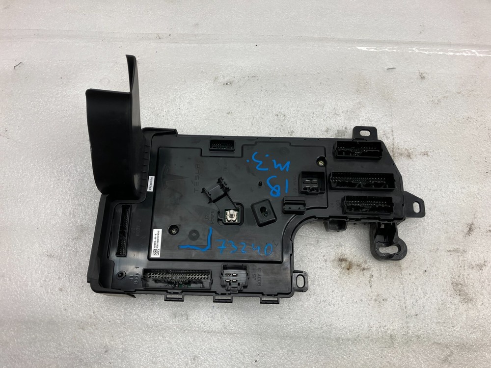 ⭕ 17-23 Model 3 M3 Front Left Low Voltage Body Control Module Unit 1078673-90-K
