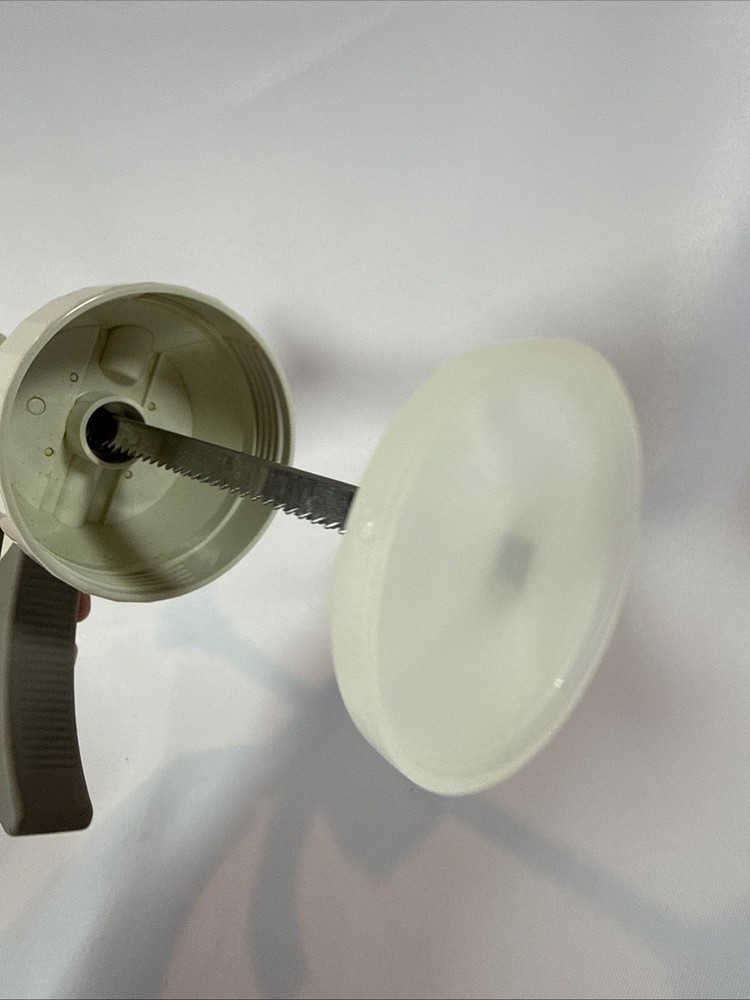 The Pampered Chef Cookie Press 1525 Plunger Trigger Replacement Part Only