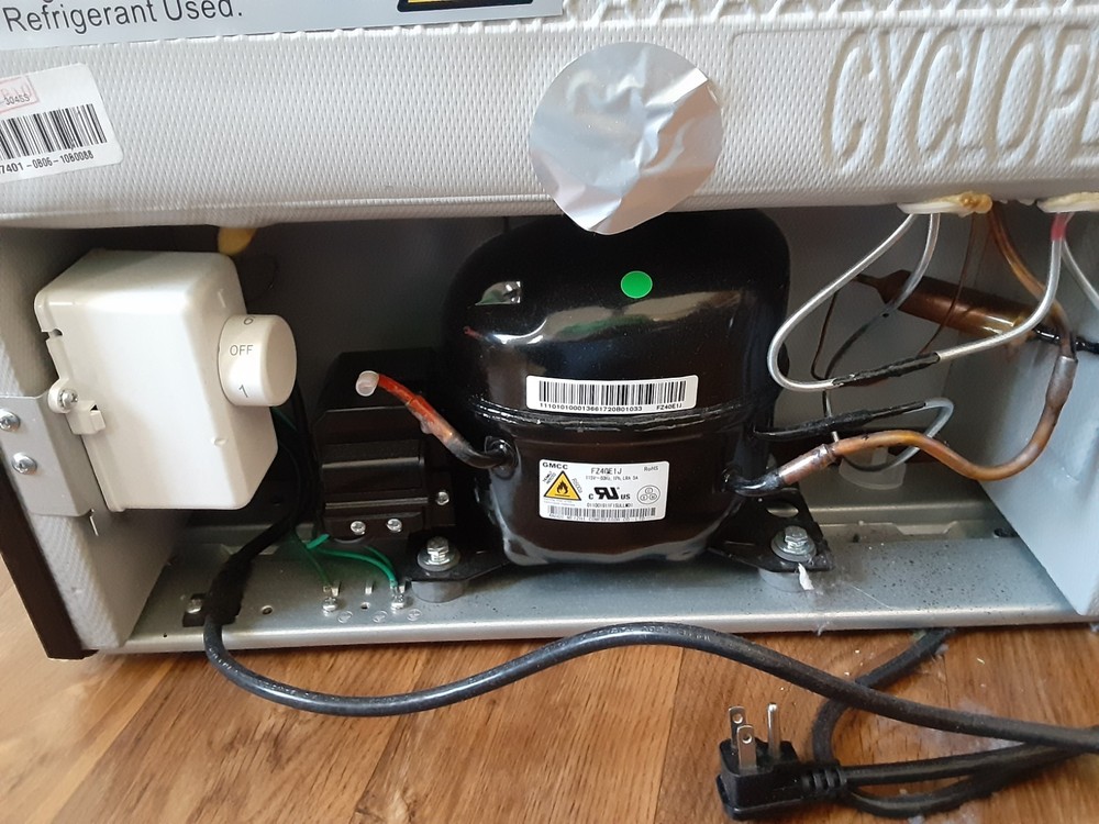 3.0 CUFT Upright Freezer