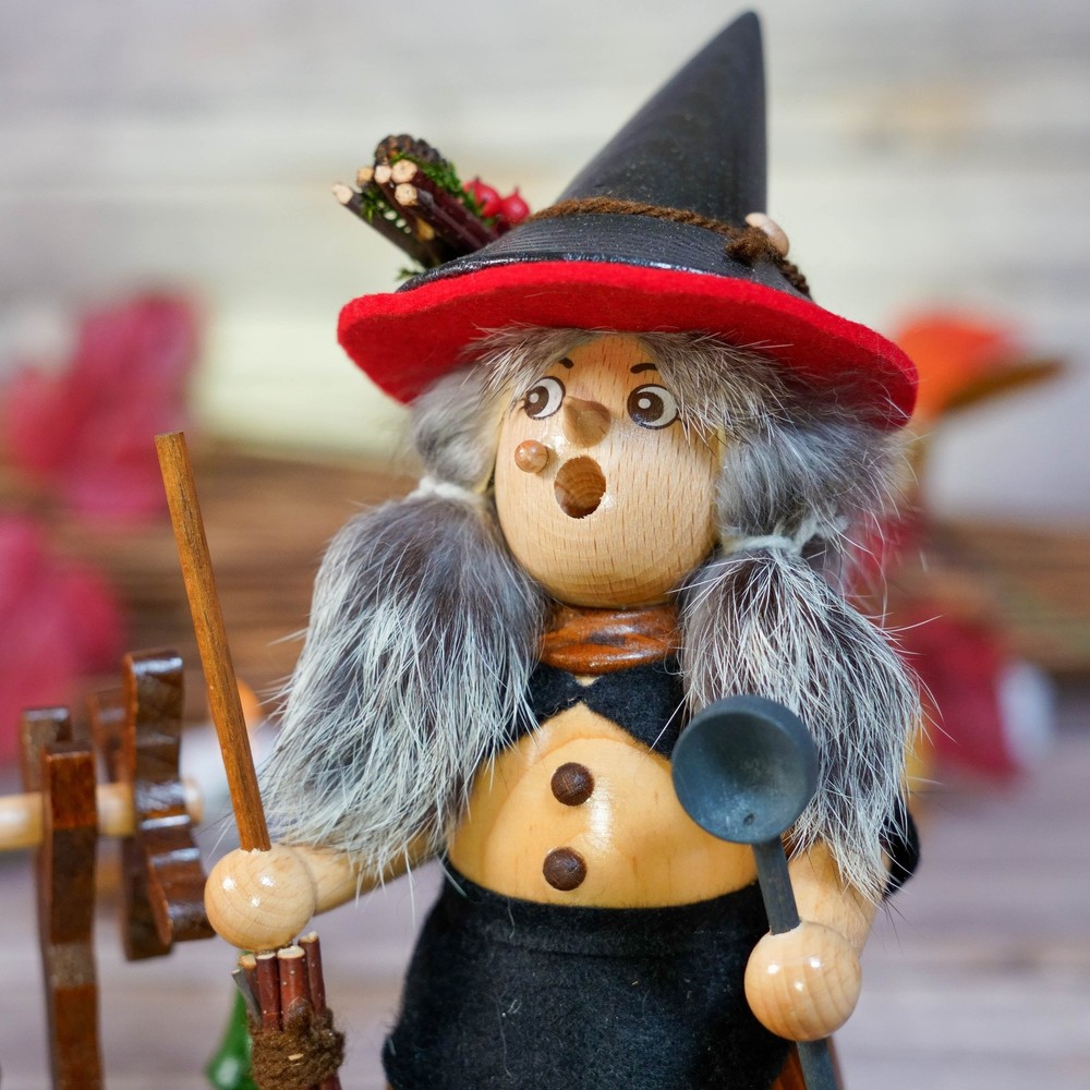 Smoker - Witch with Cauldron