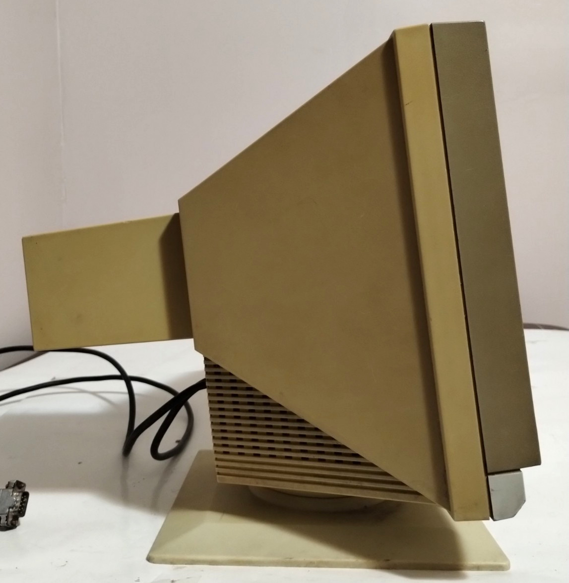 VINTAGE Monochrome Monitor with Swivel! WORKS! Bright! READ!