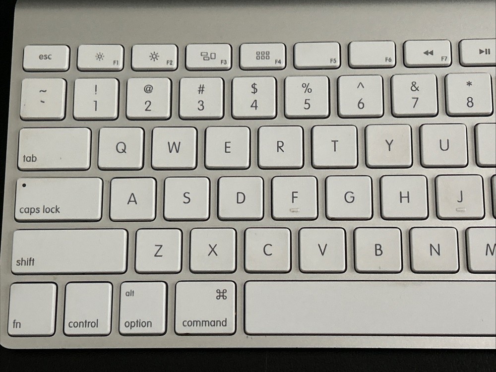 Apple A1314 Keyboard & A1657 Magic Mouse Set – Wireless Bluetooth –