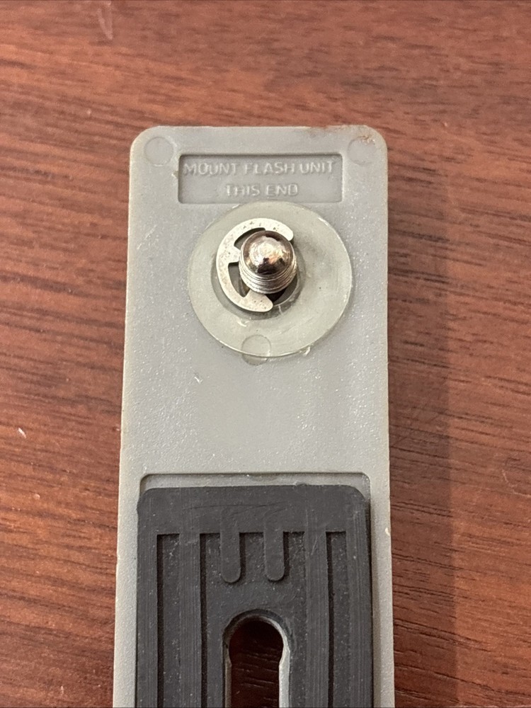 Maxell Plastic Straight Camera Bracket + 1/4" Flash Mount Screw