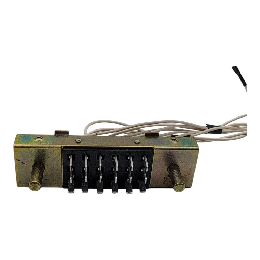 AP Automatic Products Vending Machine Shelf Drawer Plug Harness Bracket 6600
