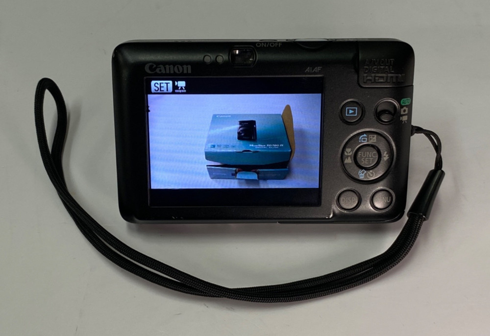 Canon PowerShot Digital ELPH SD780 IS 12.1 MP Compact Camera Bundle *WORKING