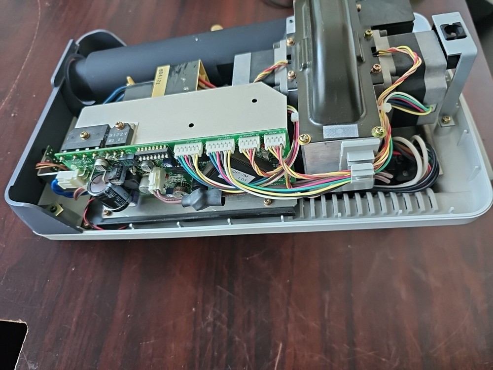 NIDEK CP-690 Automated Chart Projector UNTESTED/POWERS ON (PLS READ DESCRIPTION)