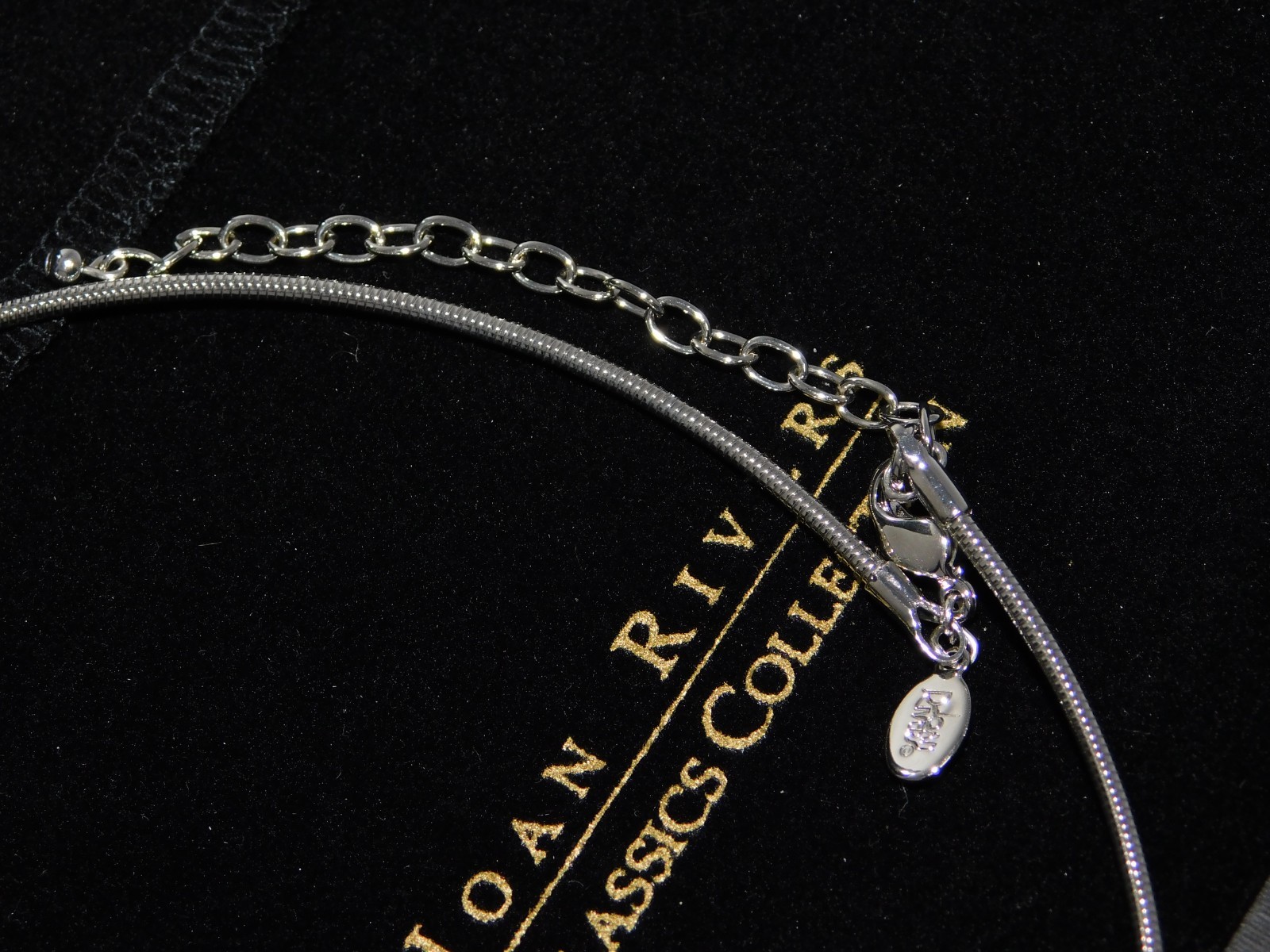 Vintage JOAN RIVERS Silver Tone Wire Choker Pendant Necklace New in Box