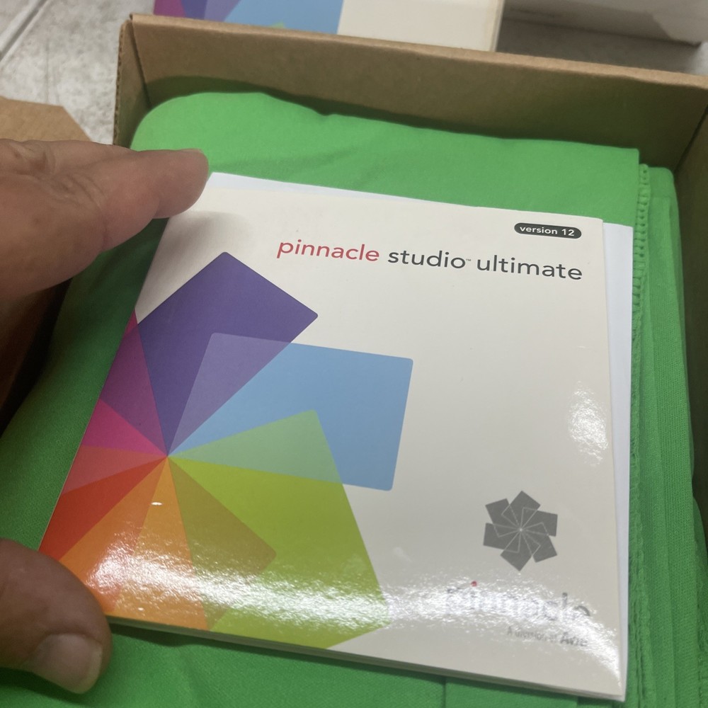 PINNACLE STUDIO ULTIMATE Version 12 Home Movie Making/Editing + Green Screen