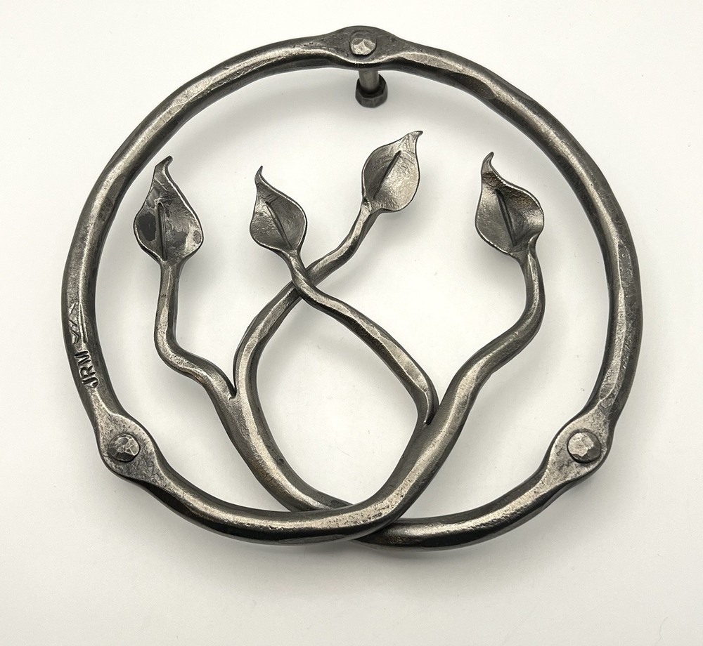 JRM Decorative Silver-Tone Metal Leaf Trivet