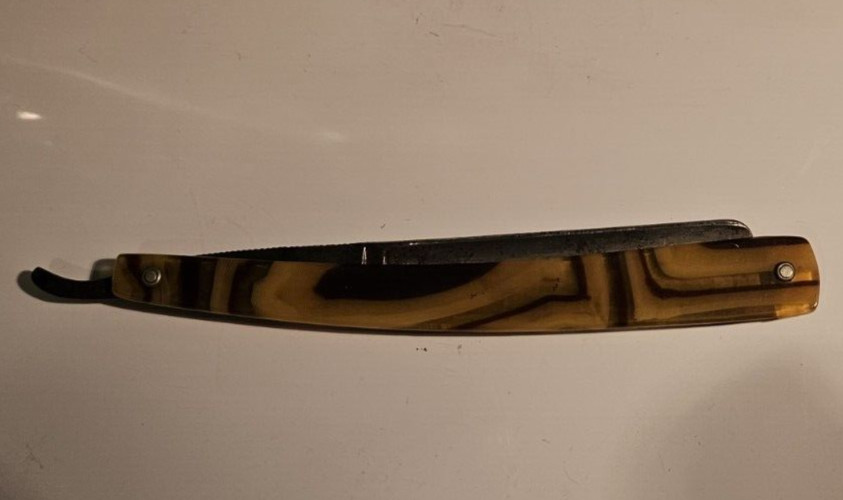 Straight Razor with Plastic Handle - Bakelite? - Unmarked