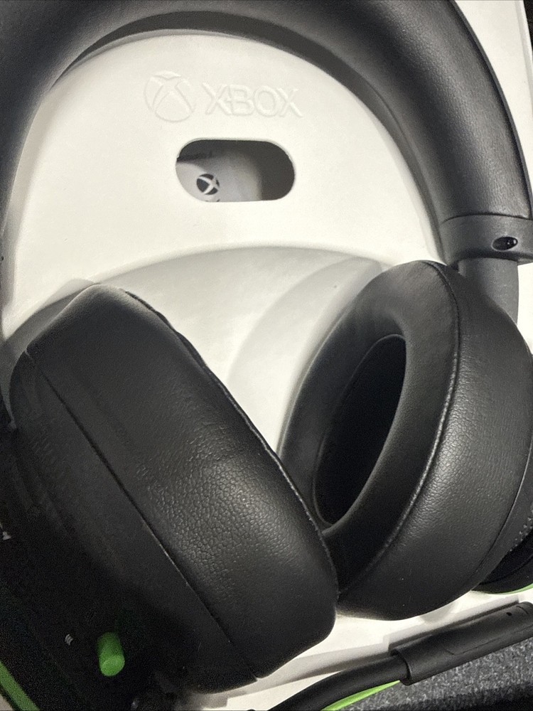 Microsoft Xbox Wireless Headset - Black Everything Working But MIC Is Broken