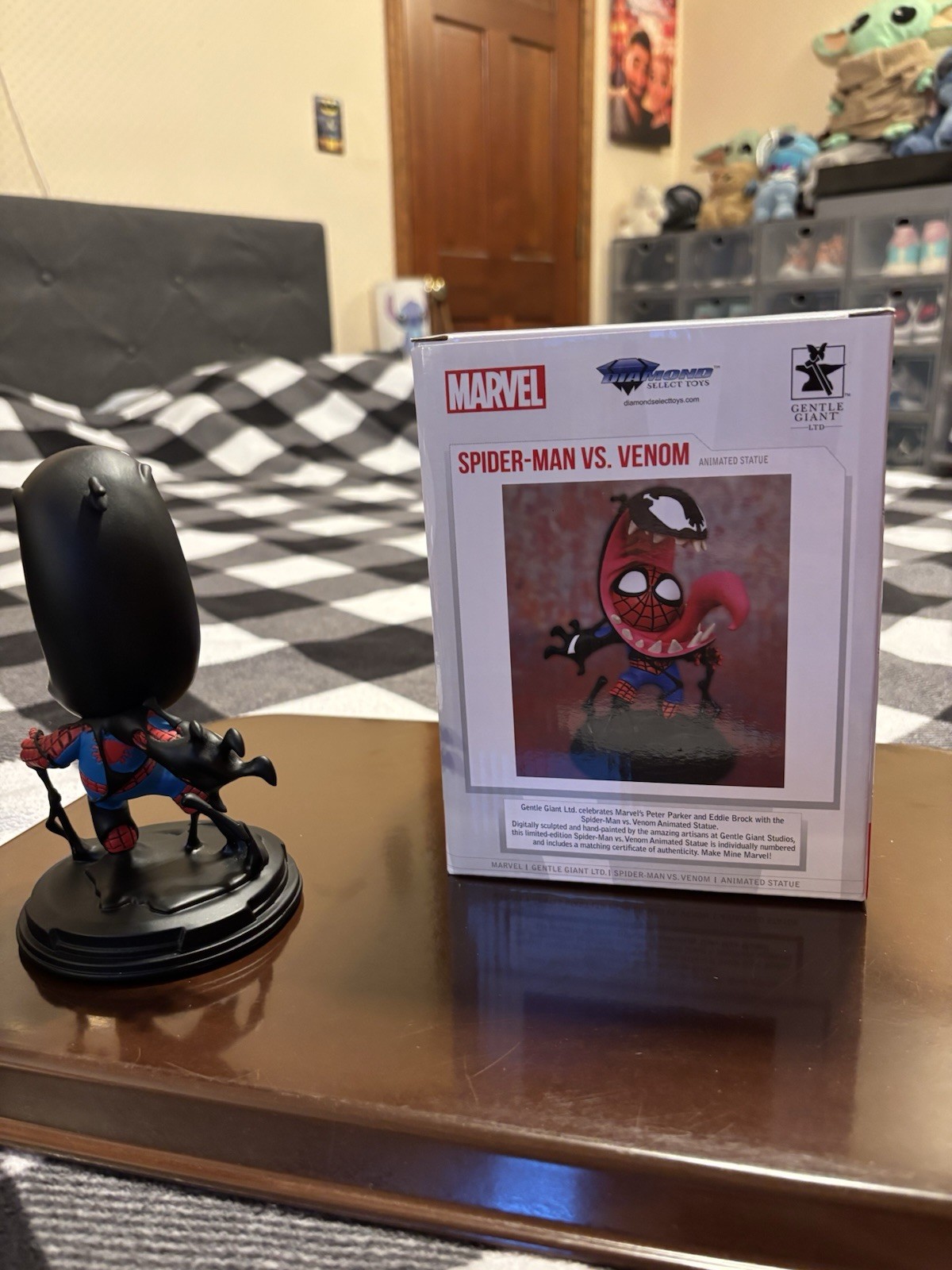 Gentle Giant Spiderman Vs Venom Animated Statue - Skottie Young Limited Edition