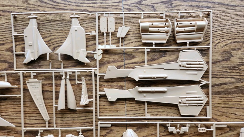 Monogram - Star Trek Voyager "Kazon Ship" Model Kit 1995 - NEW Open Box