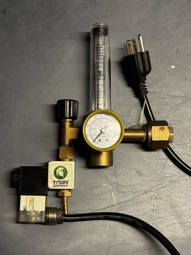 Titan Controls CO₂ Regulator Compatible with Titan Controls CO2 Controllers Grow