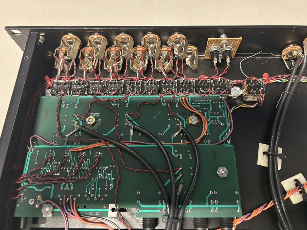 Custom Built Multi Amplifier Splitter Controller MIDI Iso Tranformers Axess Elec