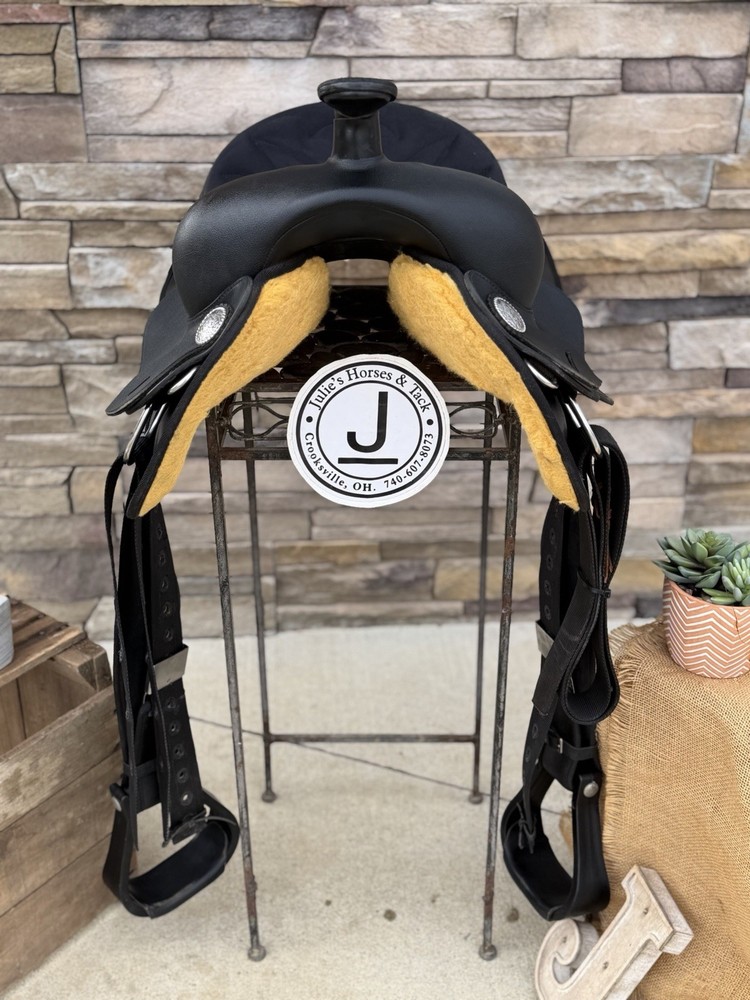 17” Wintec W Trail Saddle, , Lightweight, Black , Clean ☀️