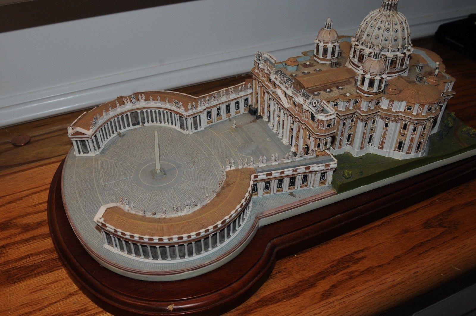 The Vatican St. Peters Basilica Model with Wood Base Religion Christianity *****