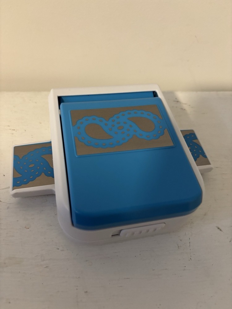Creative Memories Border Punch ** Paisley **