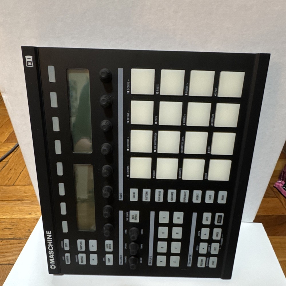 Native Instruments Maschine Sampler & Sequencer, 16 Pad Triggers, Black, USB Out