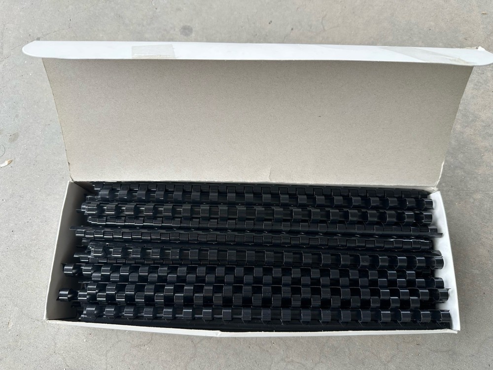 19-Hole Binding Combs Spines 5/16” Black Plastic Open Box Nearly Full