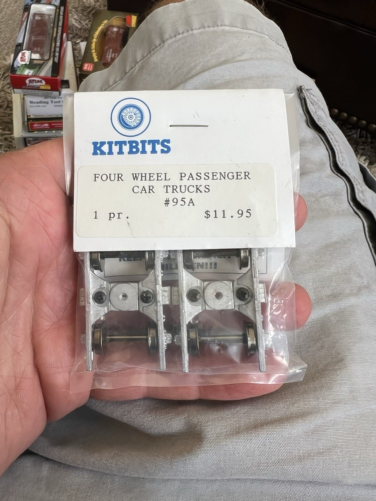 KITBITS FOUR WHEEL PASSENGER CAR TRUCKS #95A