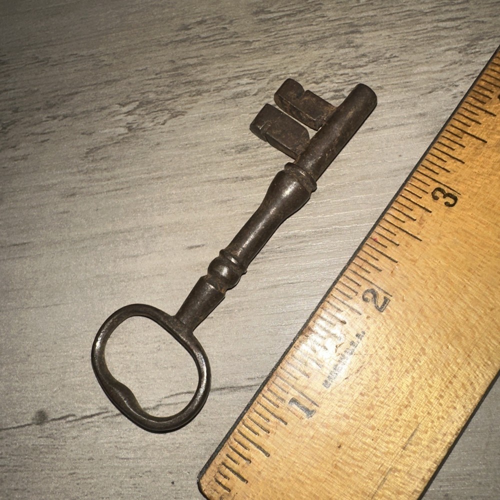 Antique Skeleton Key Solid Barrel Legit Antique Key! unique Head Design 3.25”