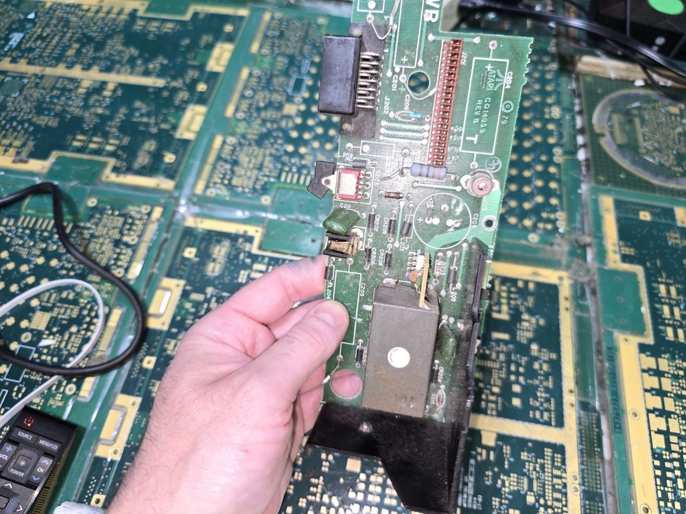 Atari 400 DEFECTIVE DONOR-MISSING Componets-400 PWR Button Board-Untested-PARTS