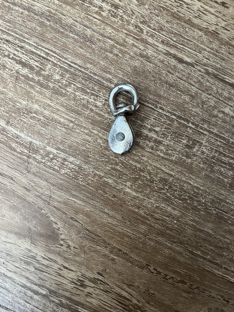 Heavy Duty Swivel Eye Single Pulley