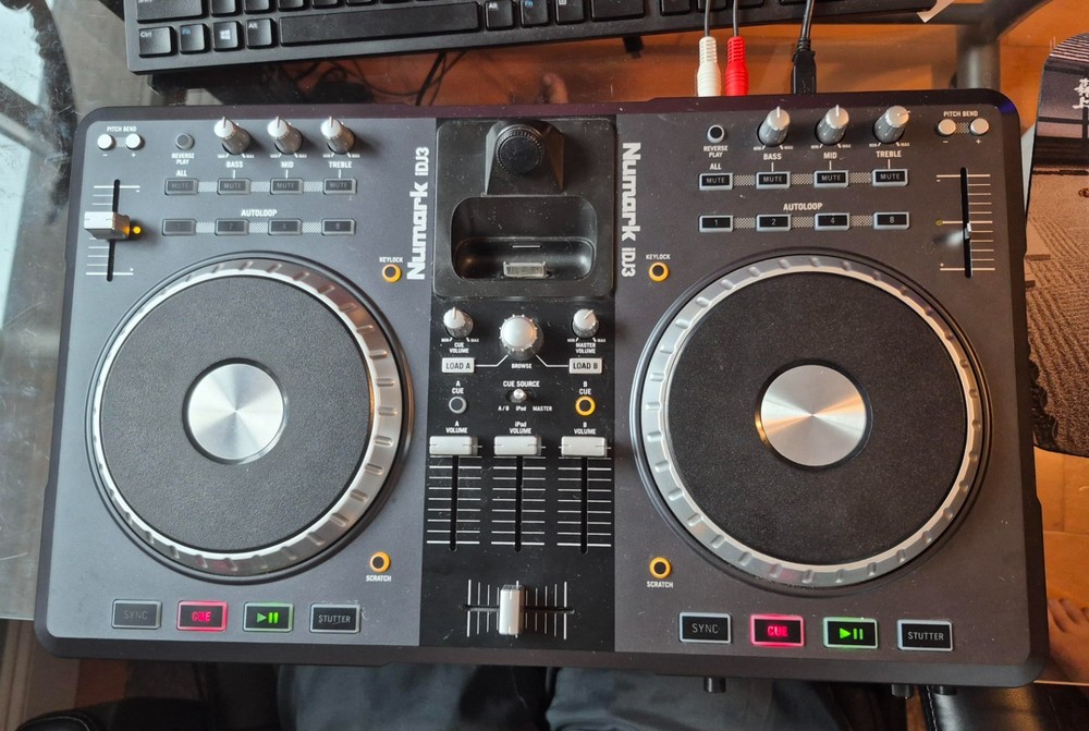 Working! Numark iDJ3 DJ Controller! iPod Dock! Tested See Video! w/ALL Cords!!