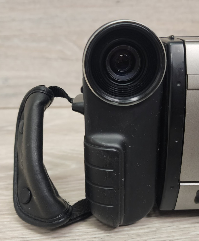 Sharp 8 Viewcam VL-E30 VL-E30U 8mm Video Camera AS IS UNTESTED READ!