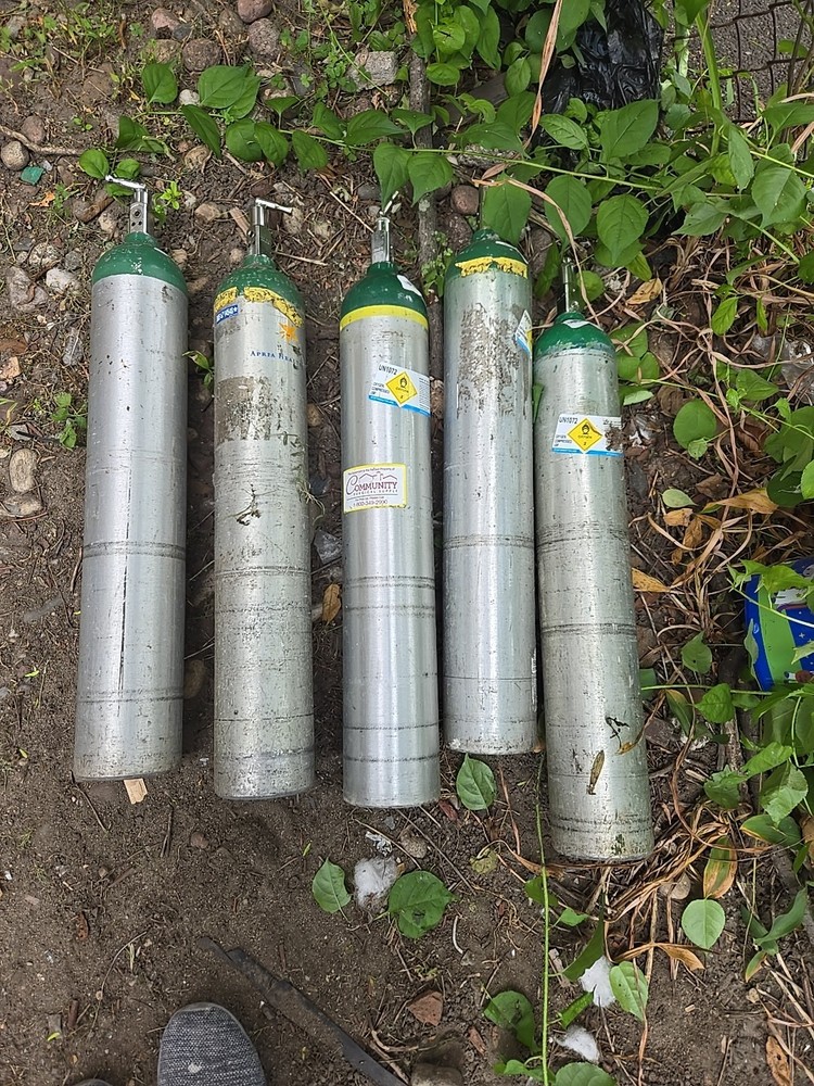 5 Emty Oxygen Tank