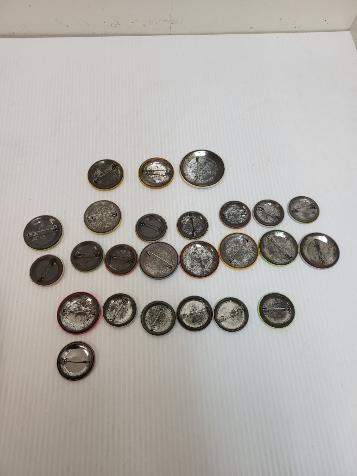 Group Of 25 Michigan Bow Hunters Buttons 80s And 90s