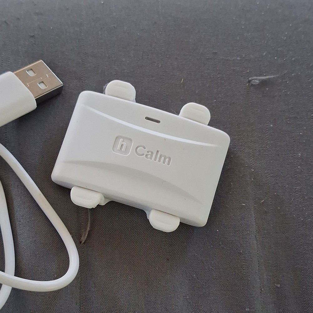 hCalm Pet Tracker Tag White with USB Charging Cable