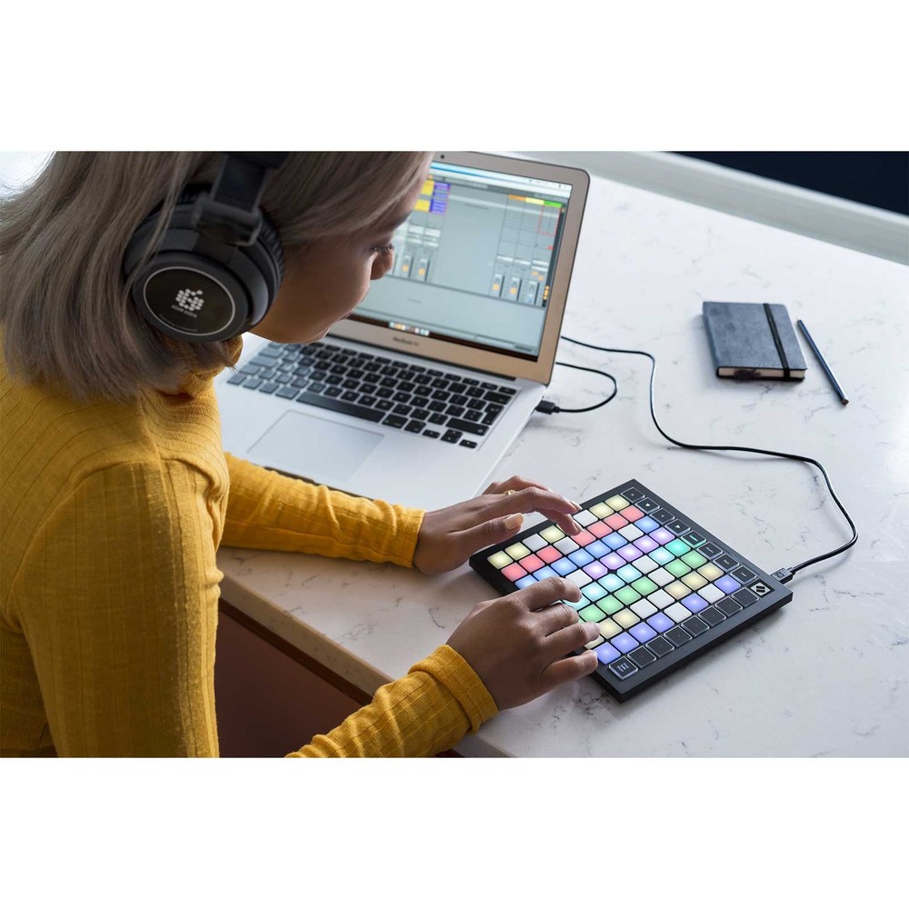 Novation Launchpad Mini MK3 Audio Grid Controller for Ableton Live w Case