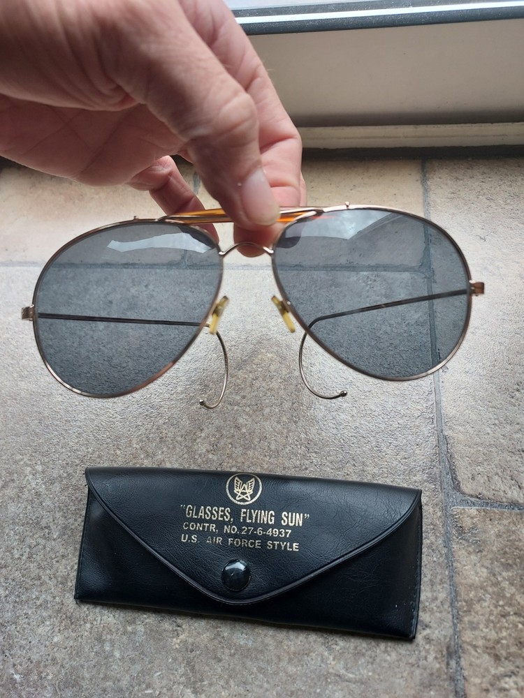 PILOT'S FLYING SUNGLASSES W/CARRYING CASE