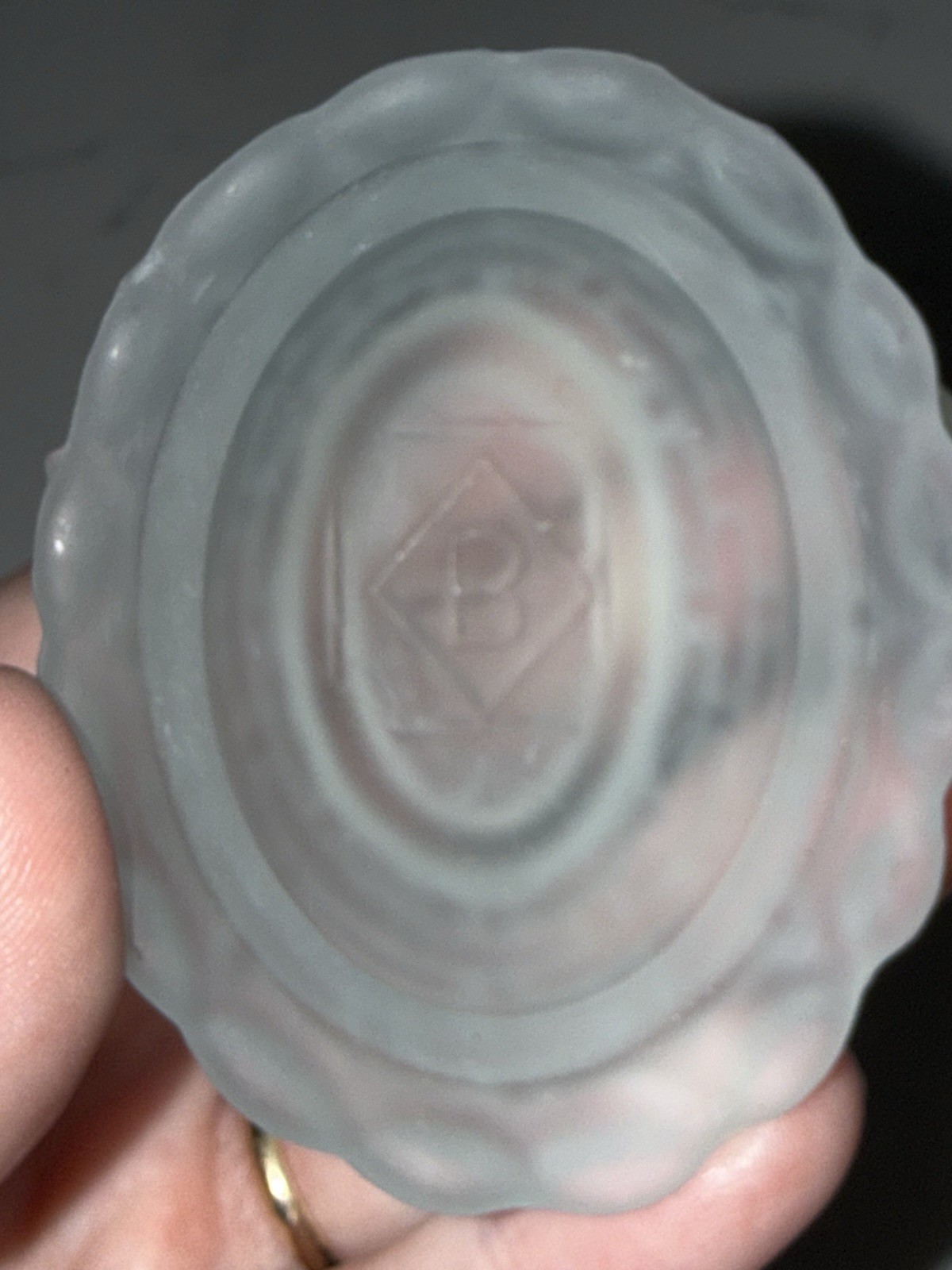 Boyd Crystal Valor Satin Hen On Nest