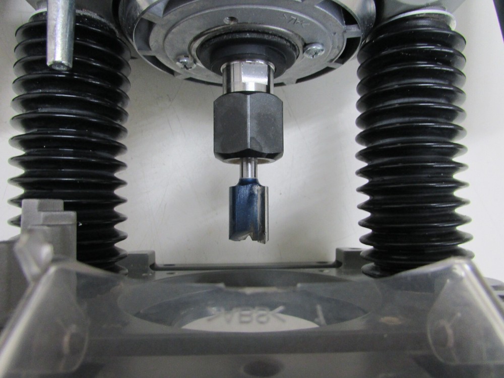 NICE! BOSCH 1617EVS FIXED / PLUNGE ROUTER COMBO KIT