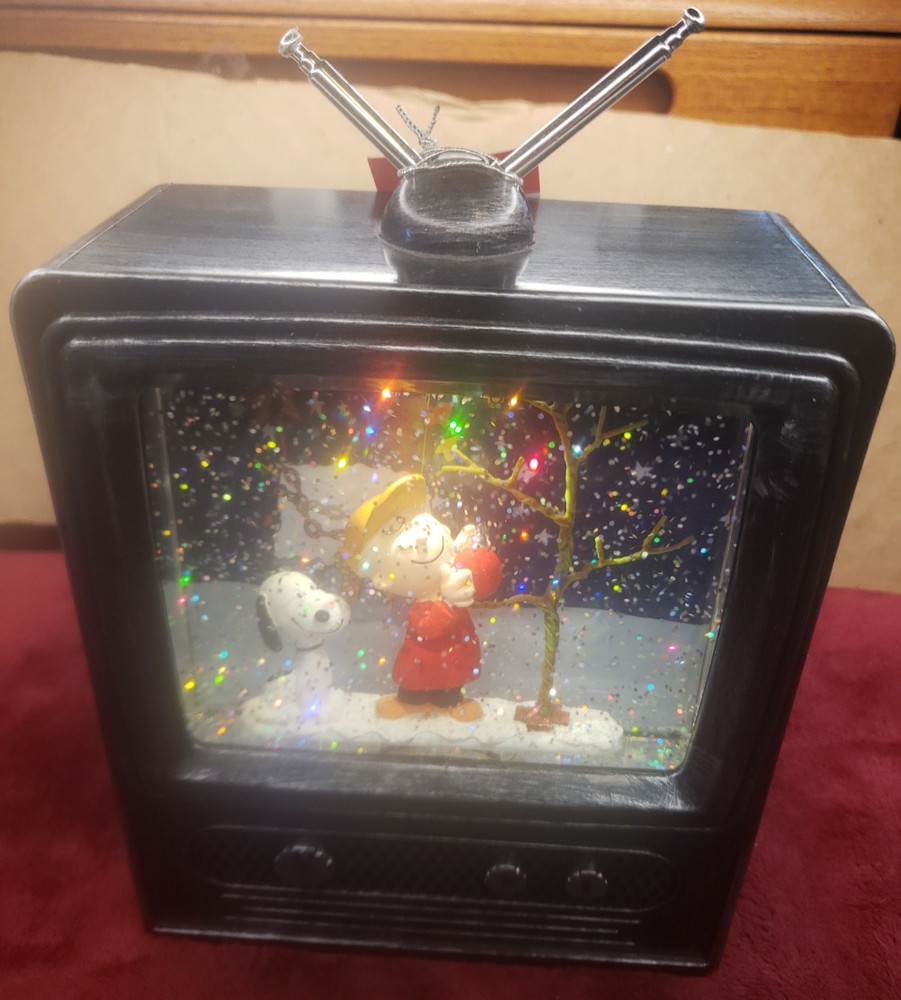 Snow Globe Peanuts Christmas Tree Music Battery powered automatic NWT