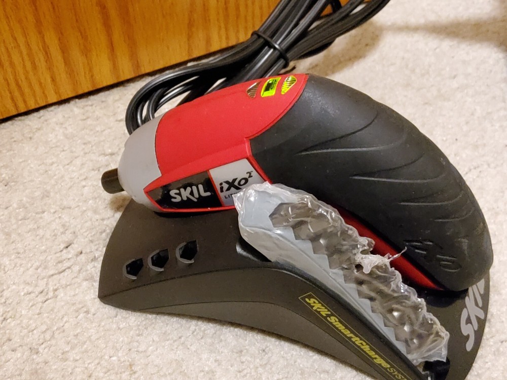 SKIL ixo2 Handheld Compact Cordless Screwdriver Smartcharge System 3.6V EUC