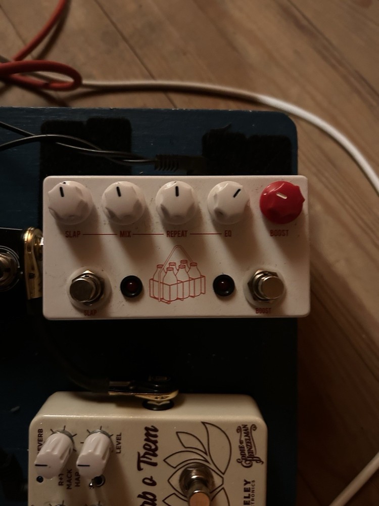 JHS the Milkman Echo/Slap Delay Pedal with Boost MINT