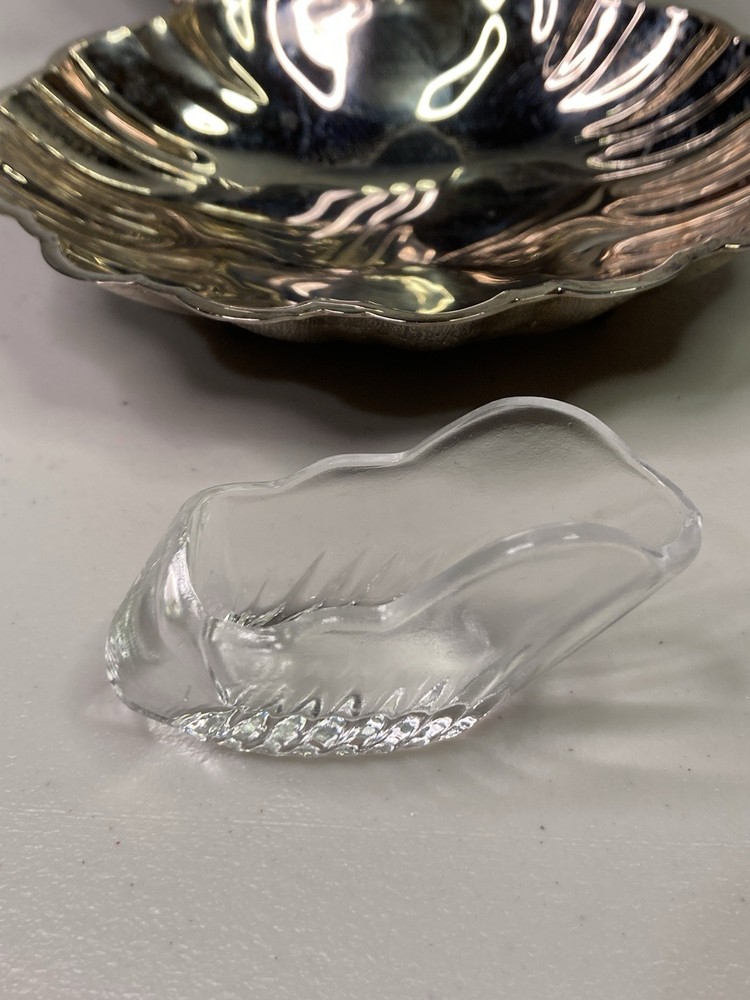 Beautiful Vintage 2 Section Appetizer Dish Swan Pick Holder Center Silverplate