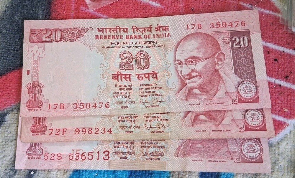 (1) 2012-27 INDIA 20 RUPEES Note - Auth P103 Btr Circ