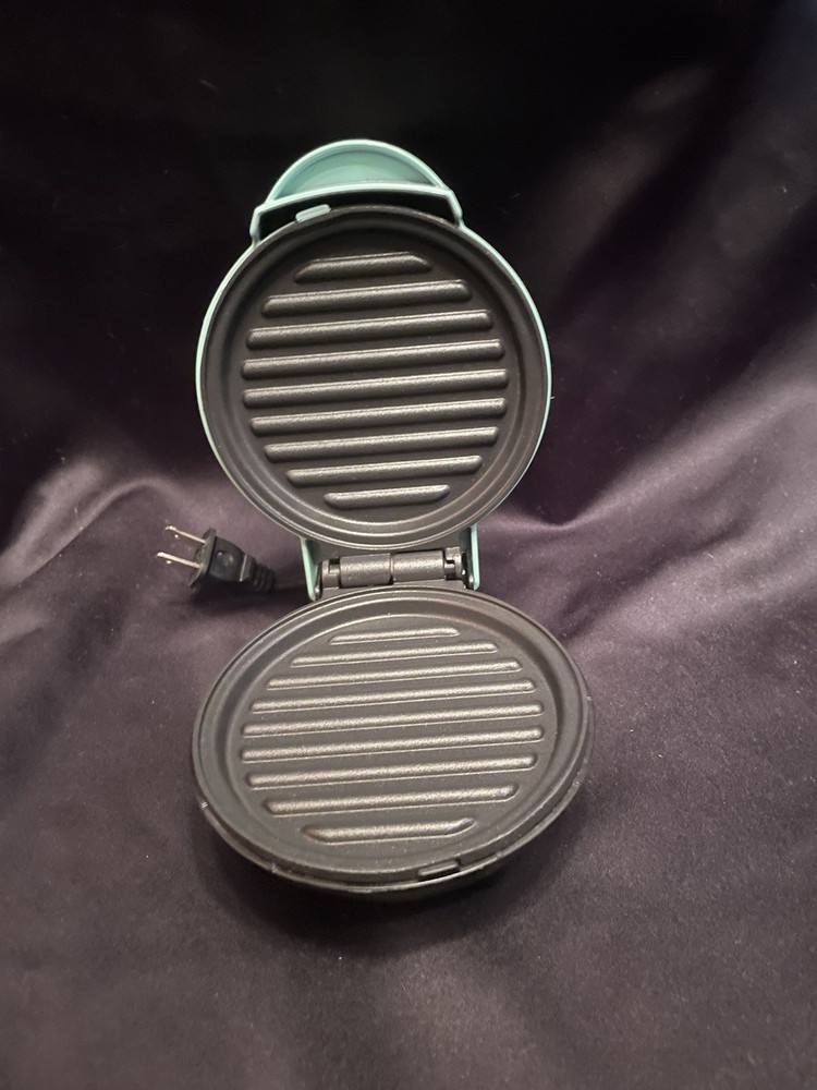 Dash Mini Non-Stick Cooking Surface Mini 4" Waffle Maker Snowman Design
