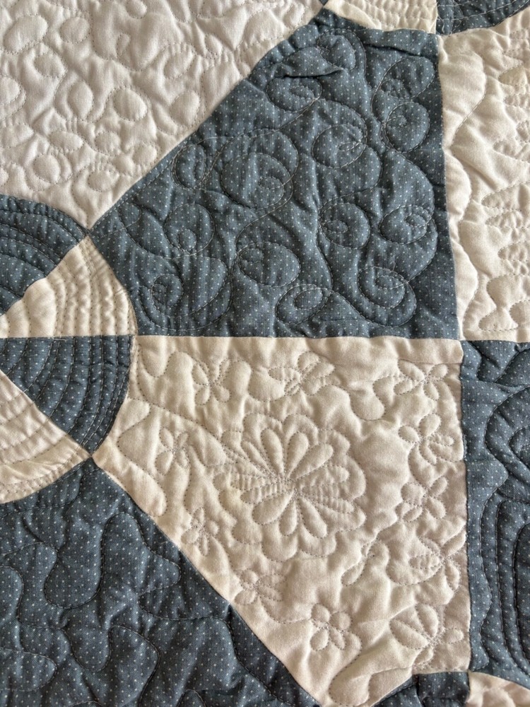 EXQUISITE QUILT, DRAMATIC QUILTING, PATCHWORK & WHOLECLOTH, TWO-SIDED GLAMOUR