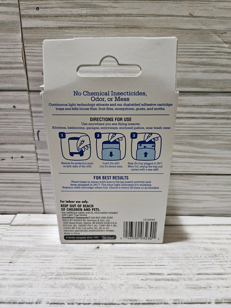 Raid Essentials Flying Insect Light Trap & 1 Refill + Box of 2 Refills